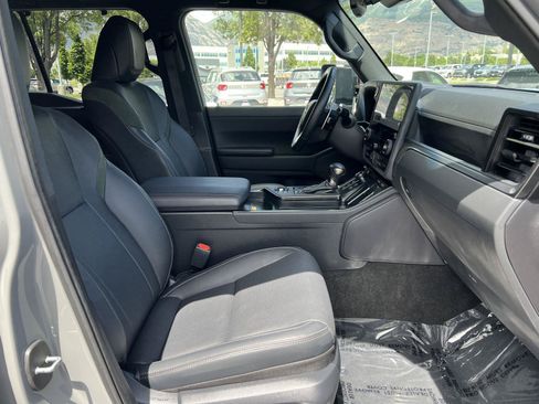 Used 2024 Lexus GX 550 AWD/4WD image 17