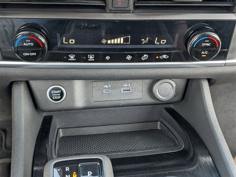 Used 2023 Nissan Rogue SV image 18