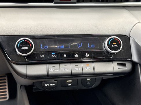 Certified 2025 Hyundai Elantra Sport image 24