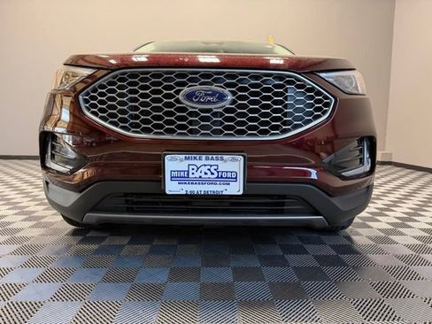 Used 2024 Ford Edge SEL w/ Convenience Package AWD/4WD image 3