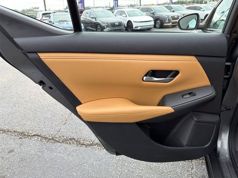 Used 2021 Nissan Sentra SV w/ SV Premium Package image 21