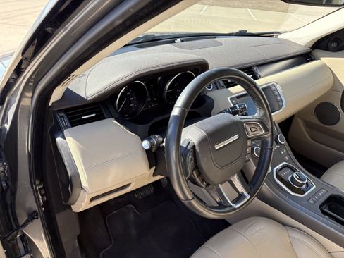 Used 2018 Land Rover Range Rover Evoque SE image 16