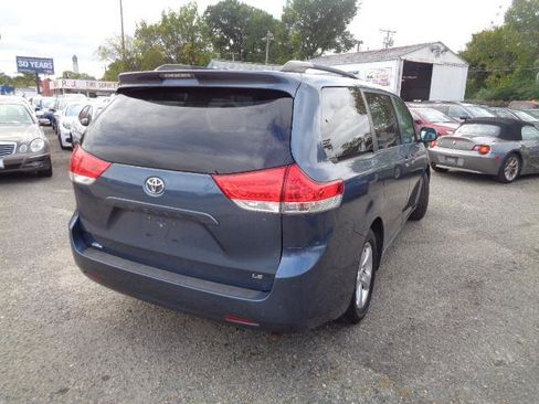Used 2014 Toyota Sienna LE image 7