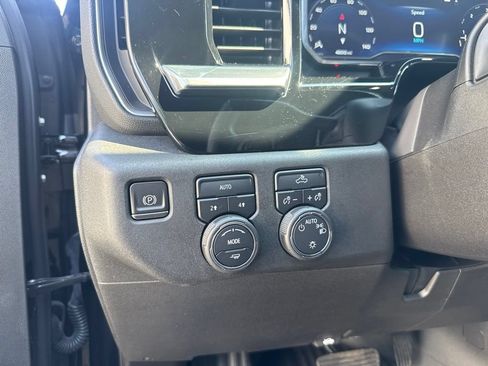 Used 2023 Chevrolet Silverado 1500 LT w/ Leather Package AWD/4WD image 32