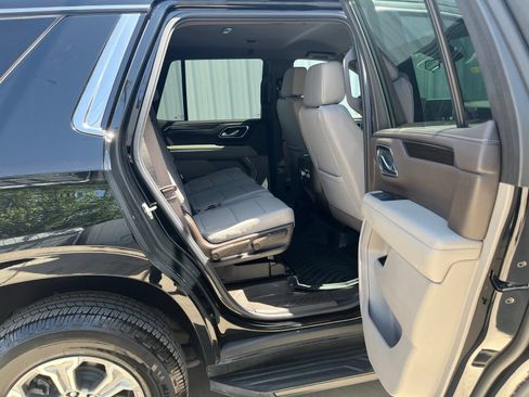 Used 2024 GMC Yukon SLE RWD image 14
