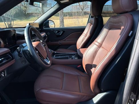 Used 2025 Lincoln Aviator Reserve w/ Illumination Package image 9