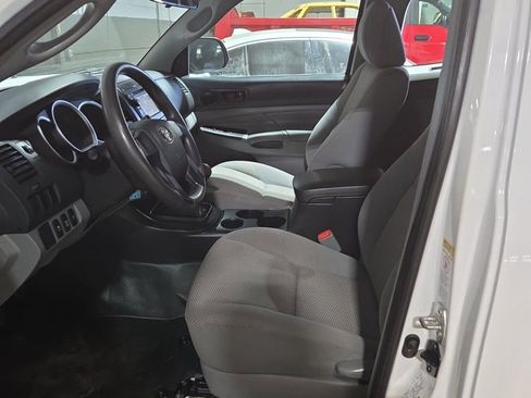 Used 2013 Toyota Tacoma 4x4 Access Cab image 10