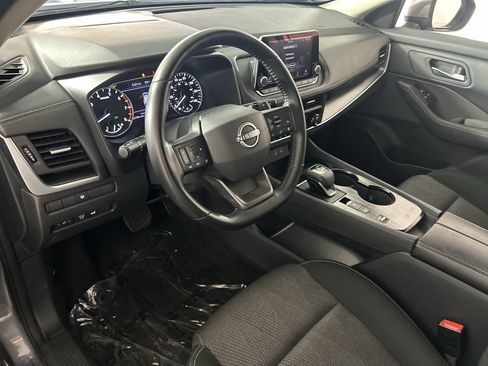 Used 2025 Nissan Rogue SV FWD image 12