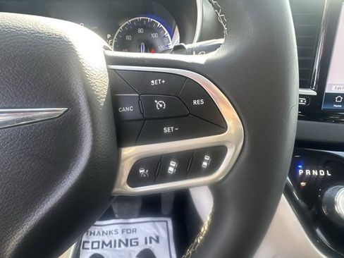 Used 2024 Chrysler Pacifica Touring-L image 21