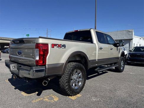Used 2017 Ford F250 Lariat w/ Chrome Package image 18