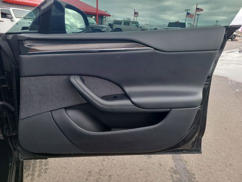 Used 2022 Tesla Model S Base image 39