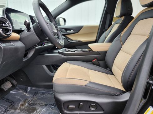 Used 2026 Chevrolet Equinox ACTIV w/ Convenience Package III image 16