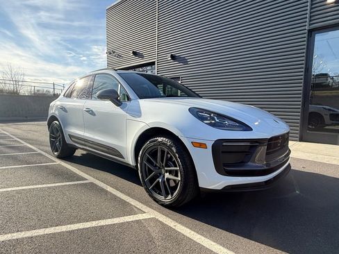 Certified 2025 Porsche Macan Turbo image 9