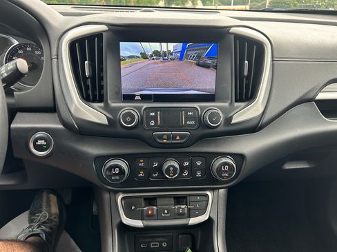 Used 2024 GMC Terrain SLT FWD image 33