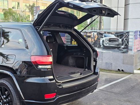 Used 2020 Jeep Grand Cherokee Altitude image 8