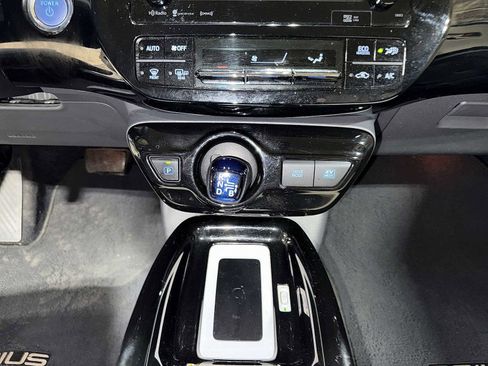 Certified 2016 Toyota Prius Four image 30