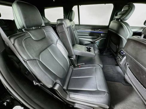 Used 2023 Jeep Grand Cherokee L Overland w/ Luxury Tech Group IV AWD/4WD image 31