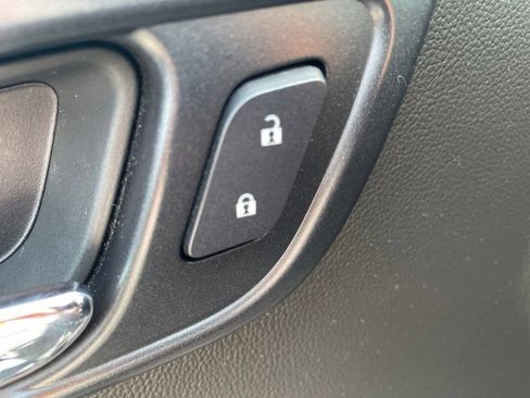 Used 2019 Chevrolet Suburban Premier w/ Premier Plus Edition AWD/4WD image 7