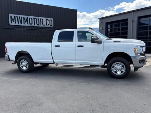 Used 2024 RAM 2500 Tradesman w/ Chrome Appearance Group AWD/4WD image 5