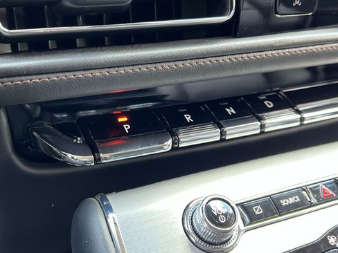 Used 2022 Lincoln Aviator AWD w/ Premium Package image 27