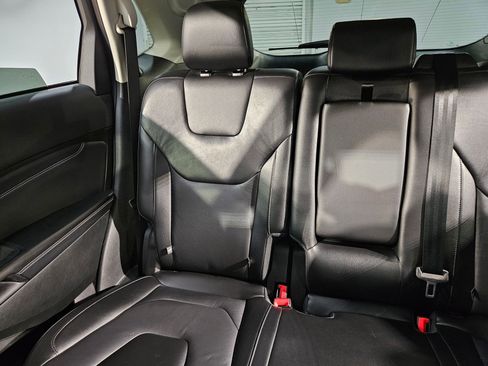 Used 2022 Ford Edge Titanium image 12