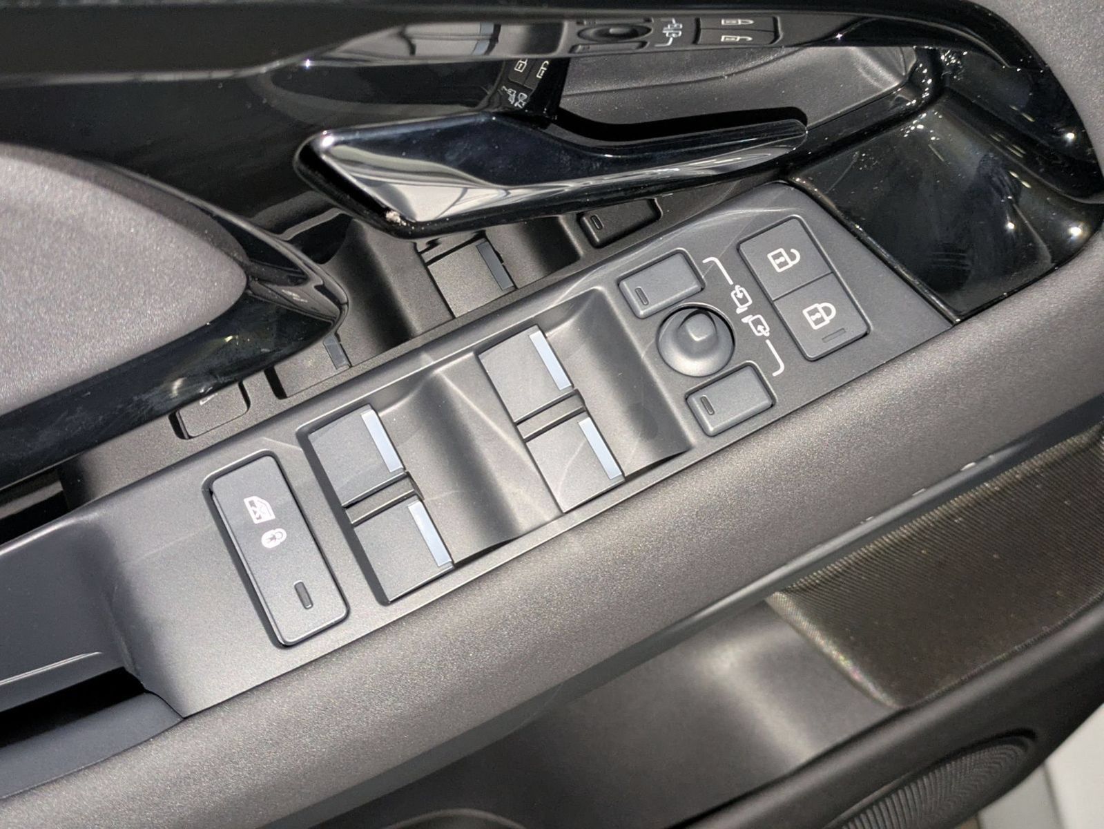 New 2026 Land Rover Range Rover Evoque S AWD/4WD image 12