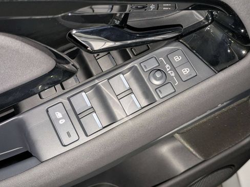 New 2026 Land Rover Range Rover Evoque S AWD/4WD image 12