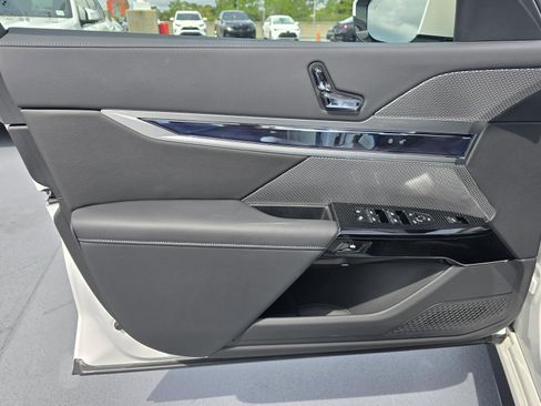New 2025 BMW i7 xDrive60 w/ Premium Package image 16