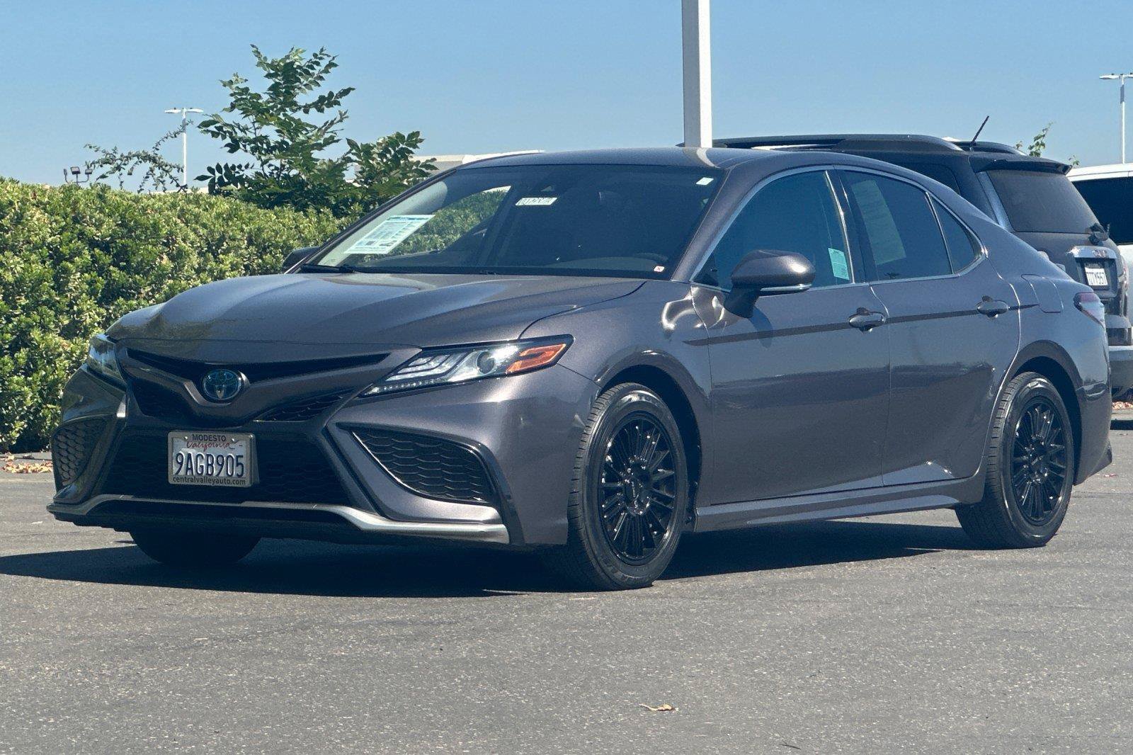 Used 2022 Toyota Camry XSE FWD image 7