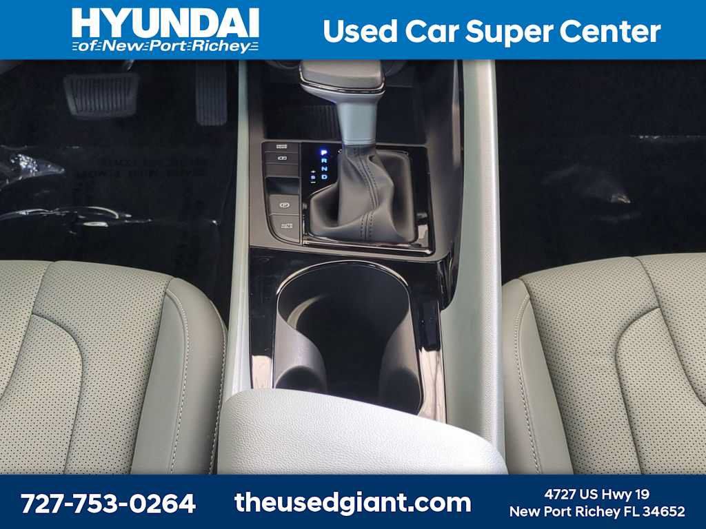 Certified 2025 Hyundai Elantra Limited FWD image 19
