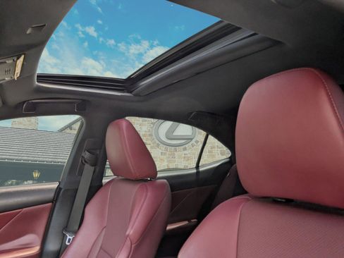 Used 2019 Lexus IS 300 F Sport w/ F Sport Package RWD image 8