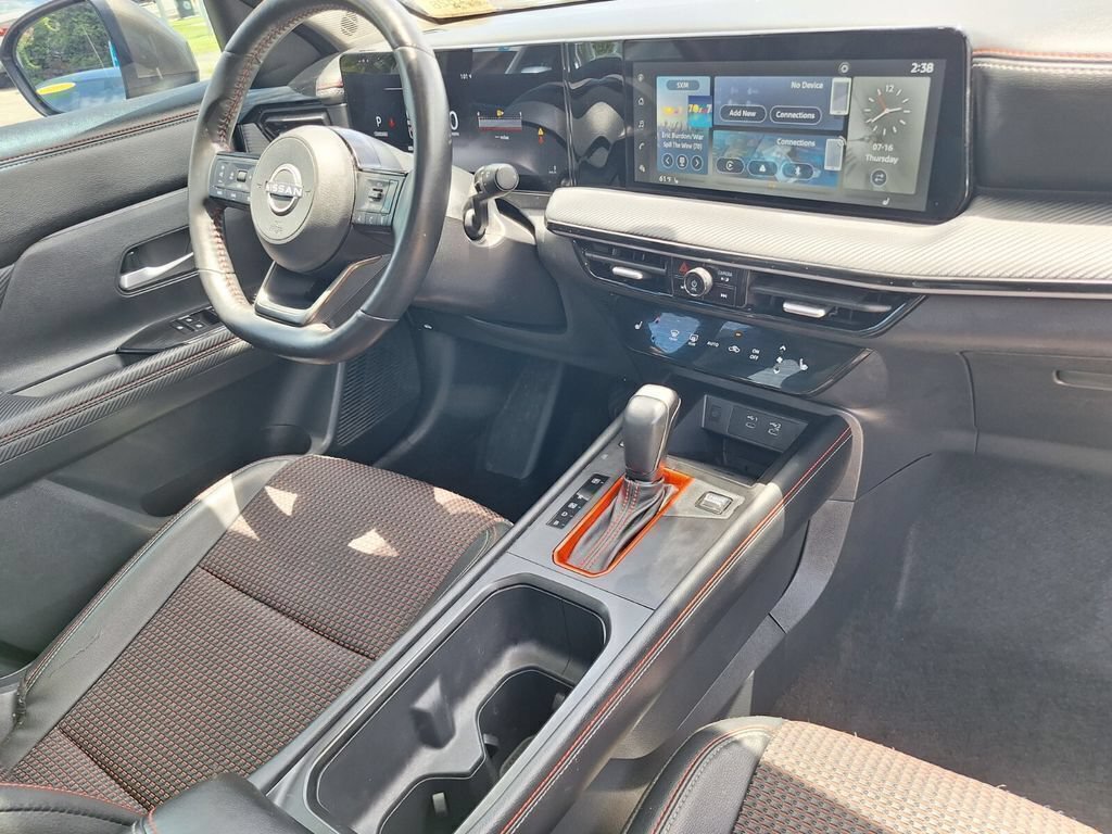 Used 2025 Nissan Kicks SR w/ SR Premium Package FWD image 26