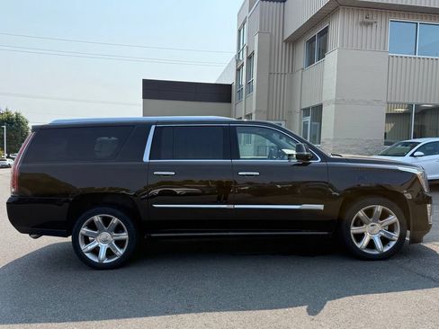 Used 2018 Cadillac Escalade ESV Premium Luxury AWD/4WD image 3