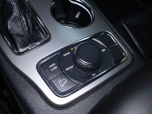 Used 2020 Jeep Grand Cherokee Limited image 39