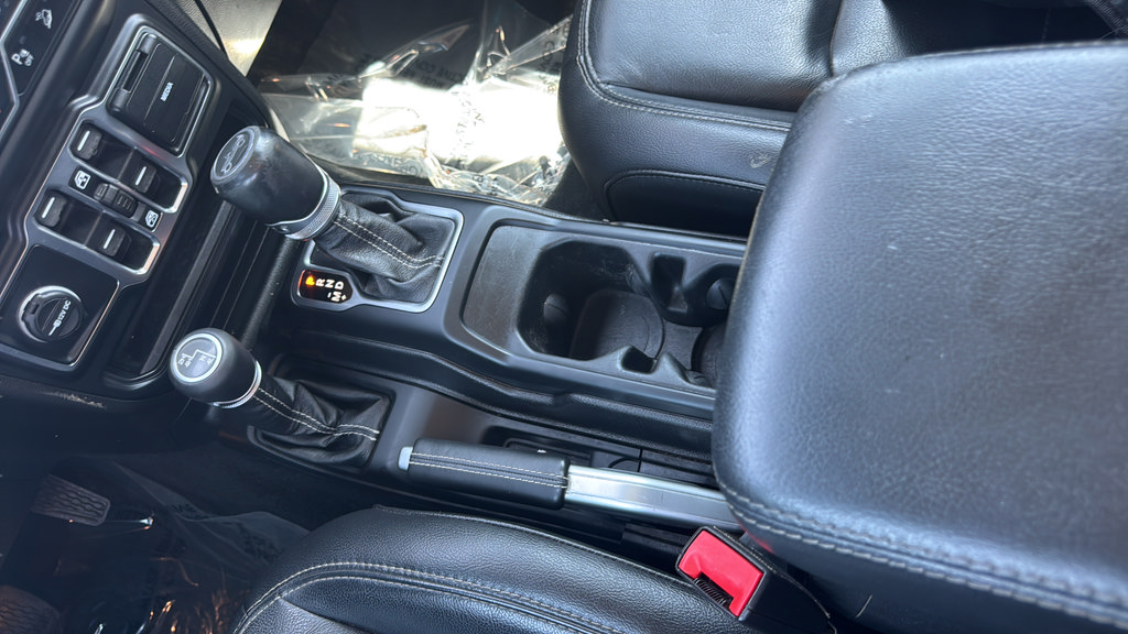 Used 2020 Jeep Wrangler Unlimited Sahara AWD/4WD image 26