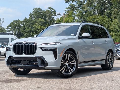 Used 2027 BMW X7 xDrive40i w/ M Sport Package AWD/4WD image 4