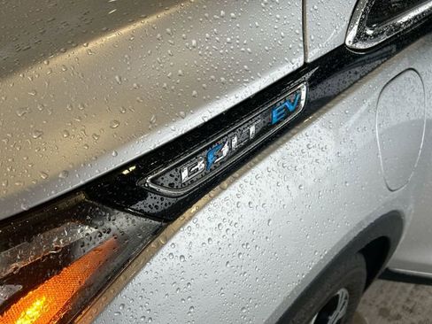 Used 2017 Chevrolet Bolt Premier w/ Driver Confidence II Package image 30