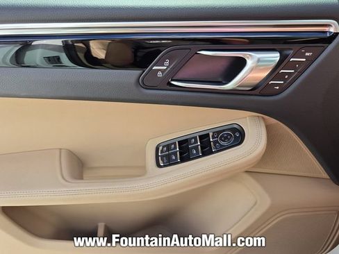 Used 2023 Porsche Macan Turbo AWD/4WD image 18