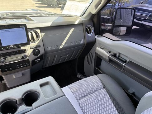 Used 2016 Ford F250 XLT w/ XLT Premium Package AWD/4WD image 26