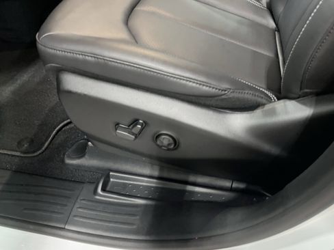 New 2026 Chrysler Pacifica Select AWD/4WD image 15