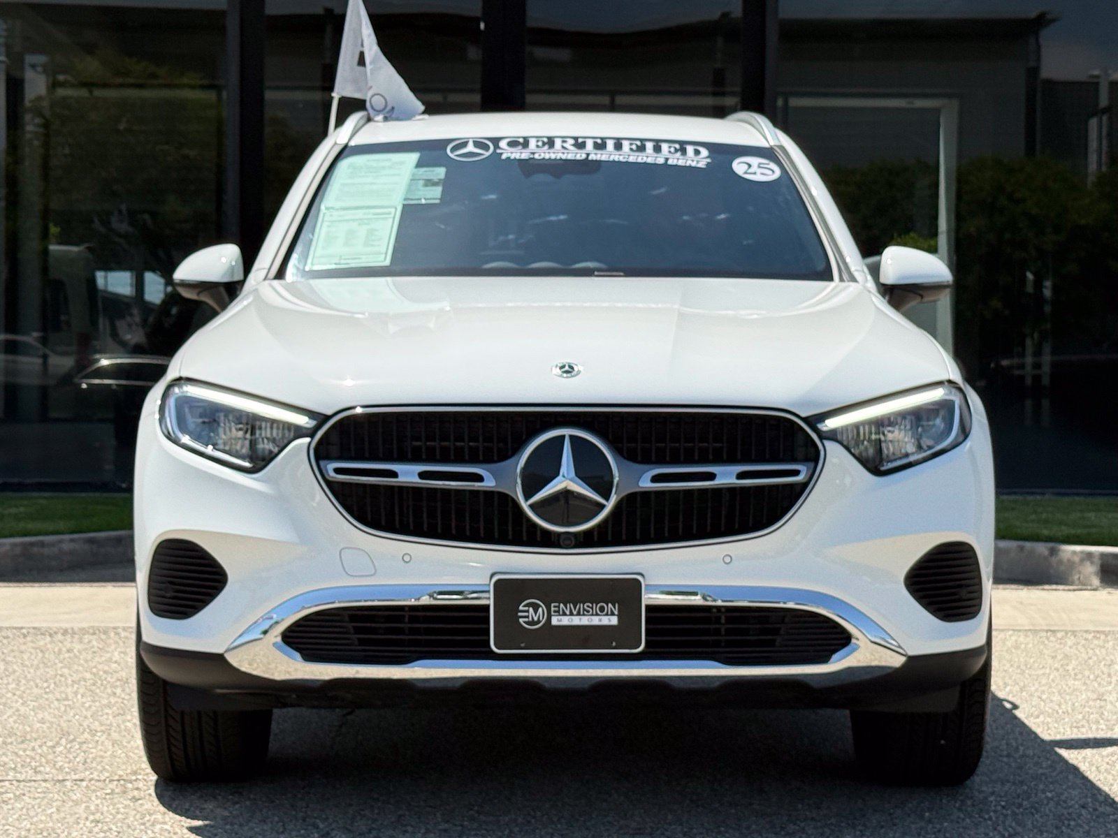 Used 2025 Mercedes-Benz GLC 350e 4MATIC image 5