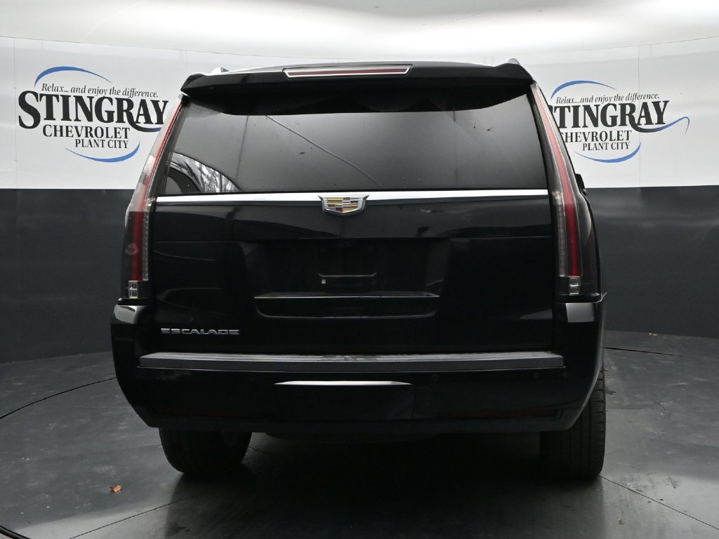 Used 2017 Cadillac Escalade Luxury AWD/4WD image 6