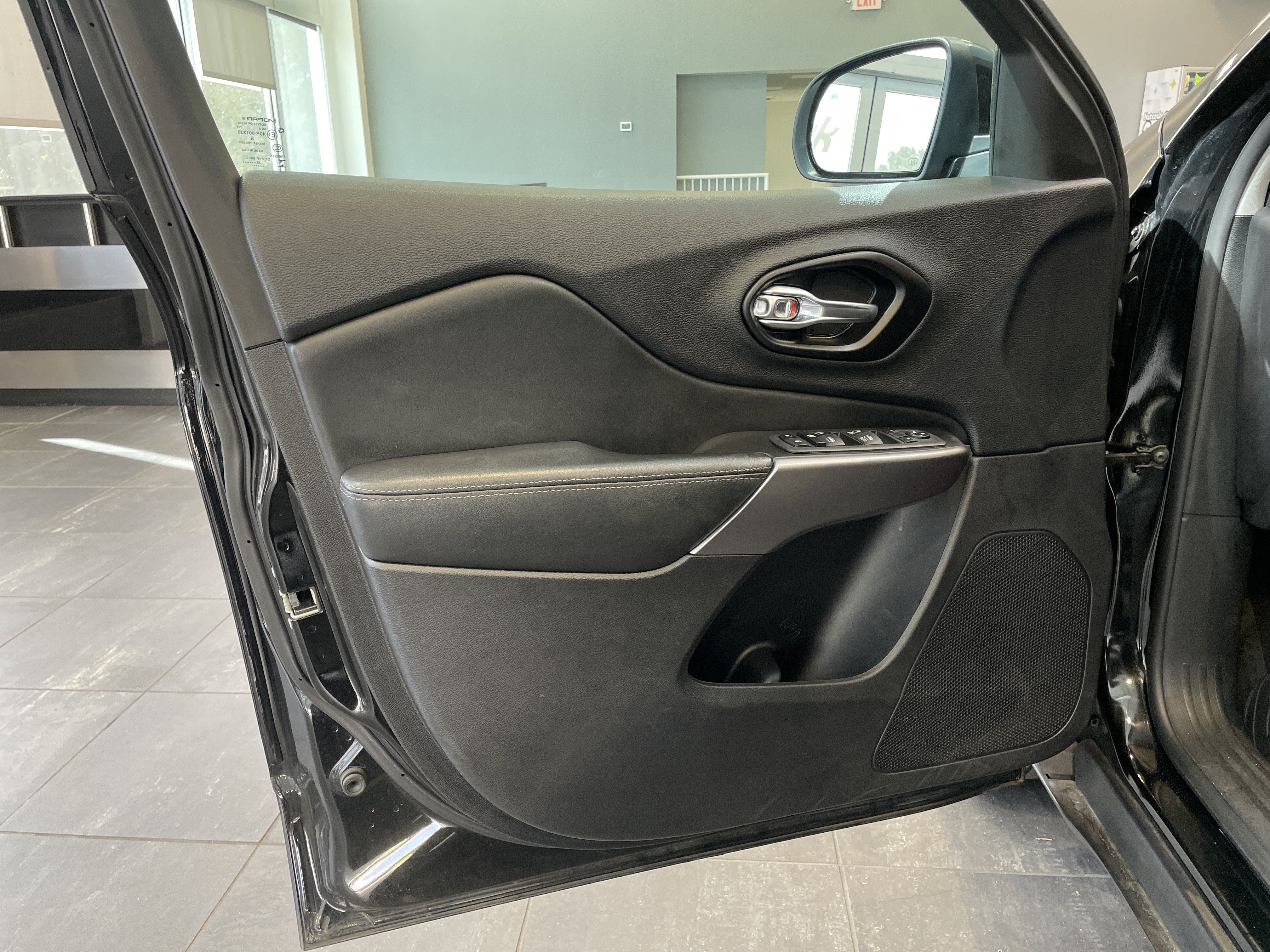 Used 2022 Jeep Cherokee Latitude Lux w/ Sun & Sound Group FWD image 14