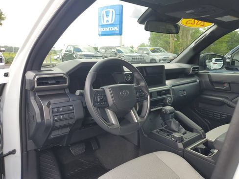 Used 2025 Toyota 4Runner SR5 AWD/4WD image 19