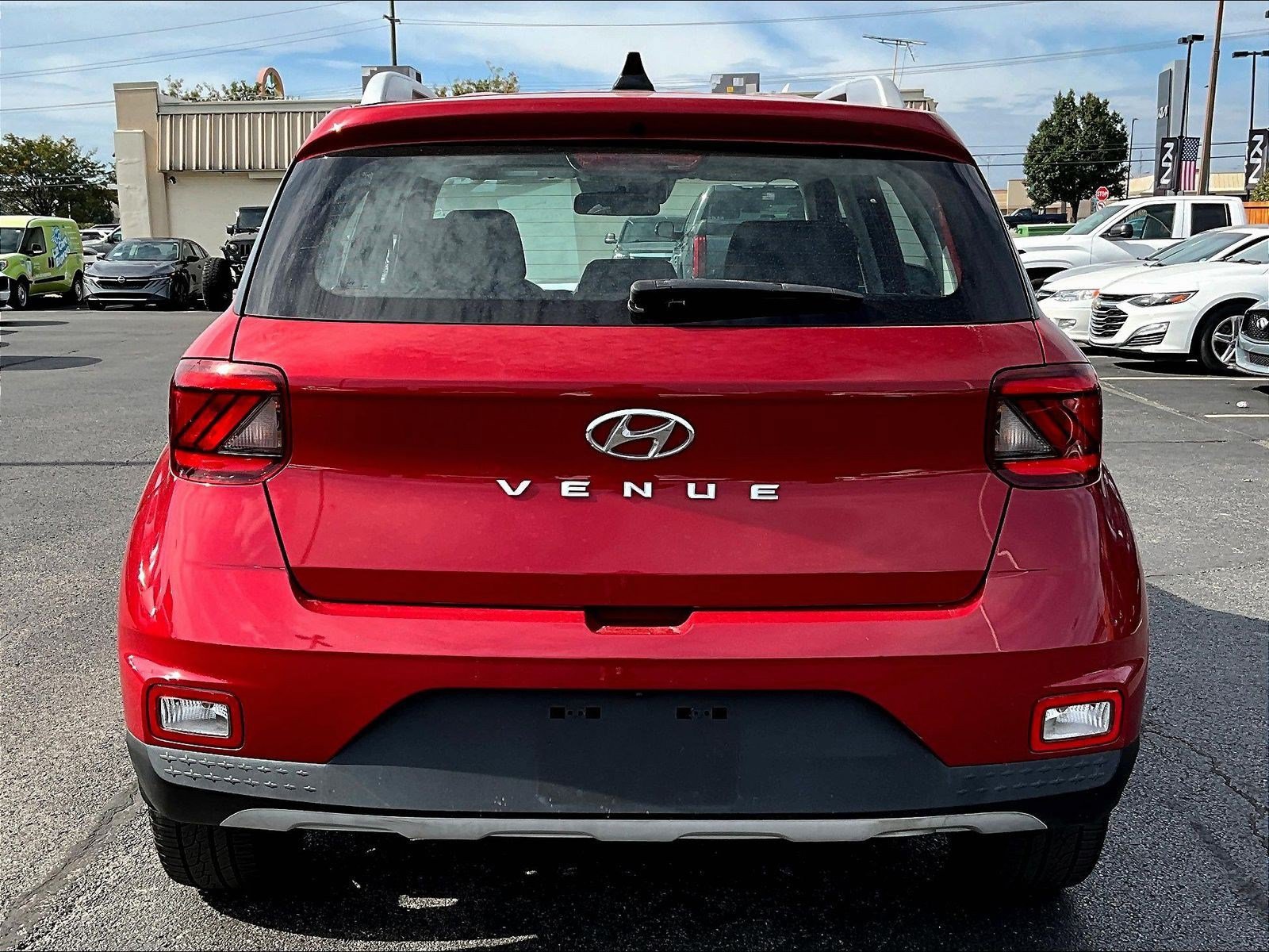 Used 2022 Hyundai Venue SEL FWD image 5