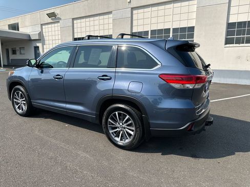 Used 2017 Toyota Highlander XLE AWD/4WD image 4