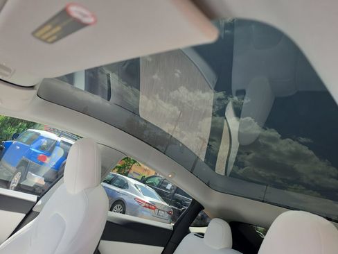 Used 2022 Tesla Model Y Performance AWD/4WD image 18
