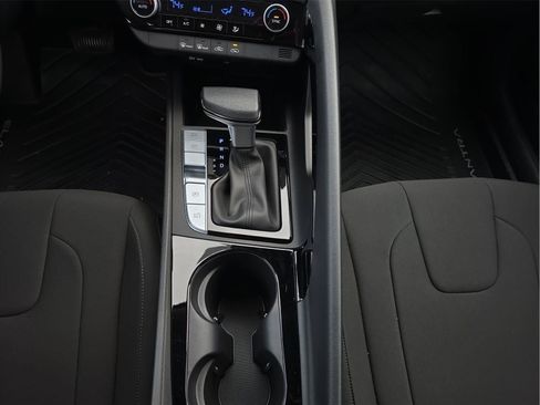 Certified 2025 Hyundai Elantra Hybrid FWD image 19