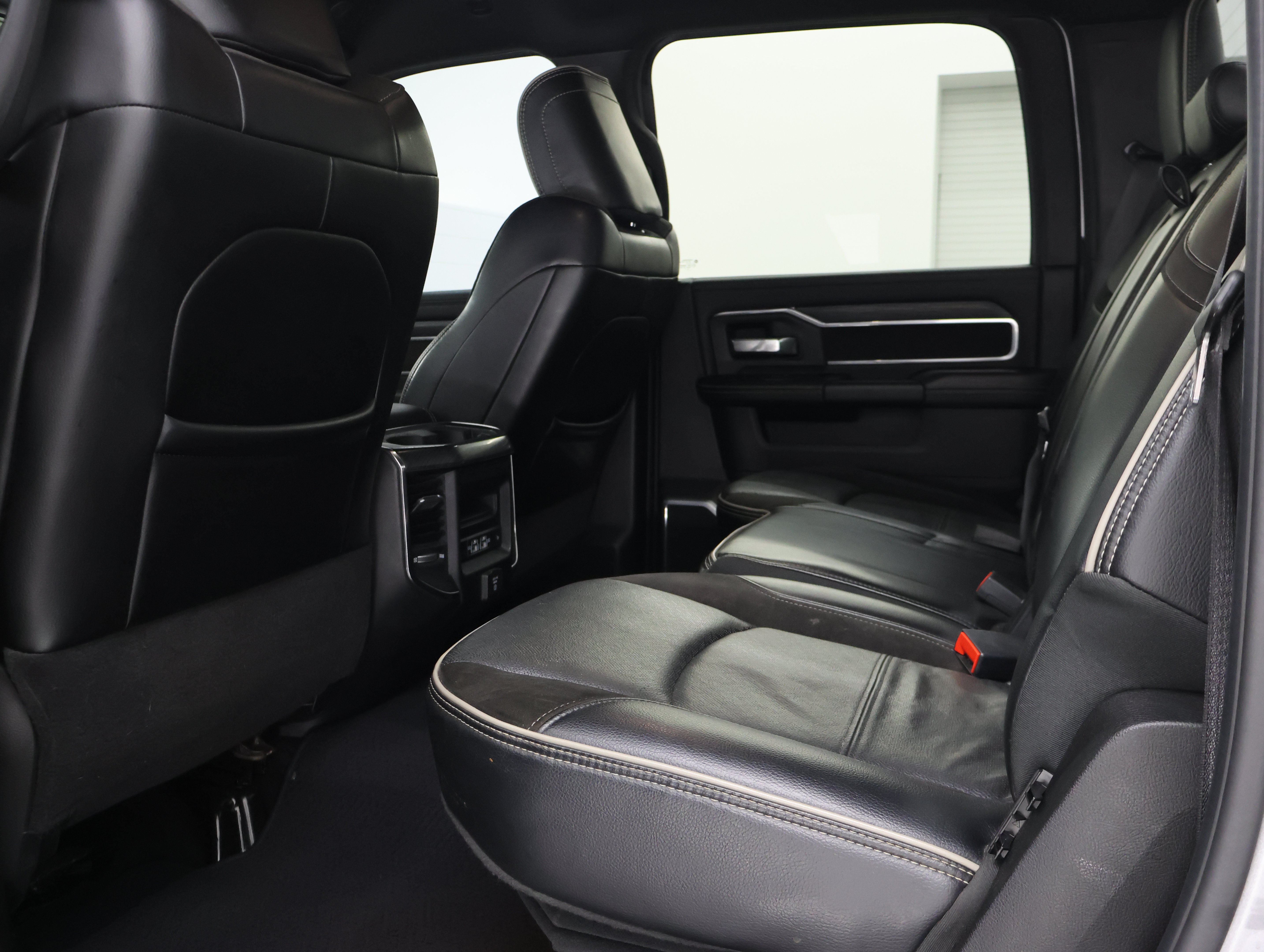 Used 2023 RAM 3500 Laramie AWD/4WD image 9