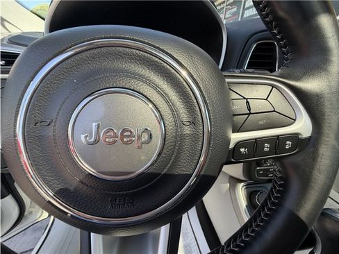 Used 2020 Jeep Compass Latitude AWD/4WD image 30
